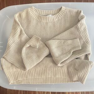 Hollister Women's beige Sweater